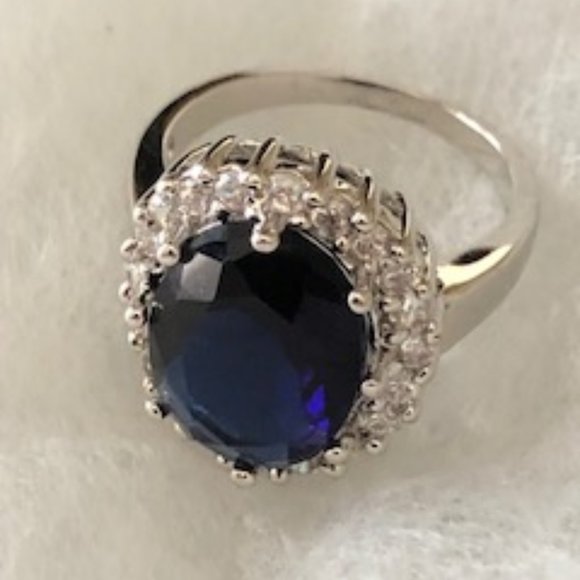 Blue Quartz & White Topaz Cocktail Ring - Picture 7 of 10